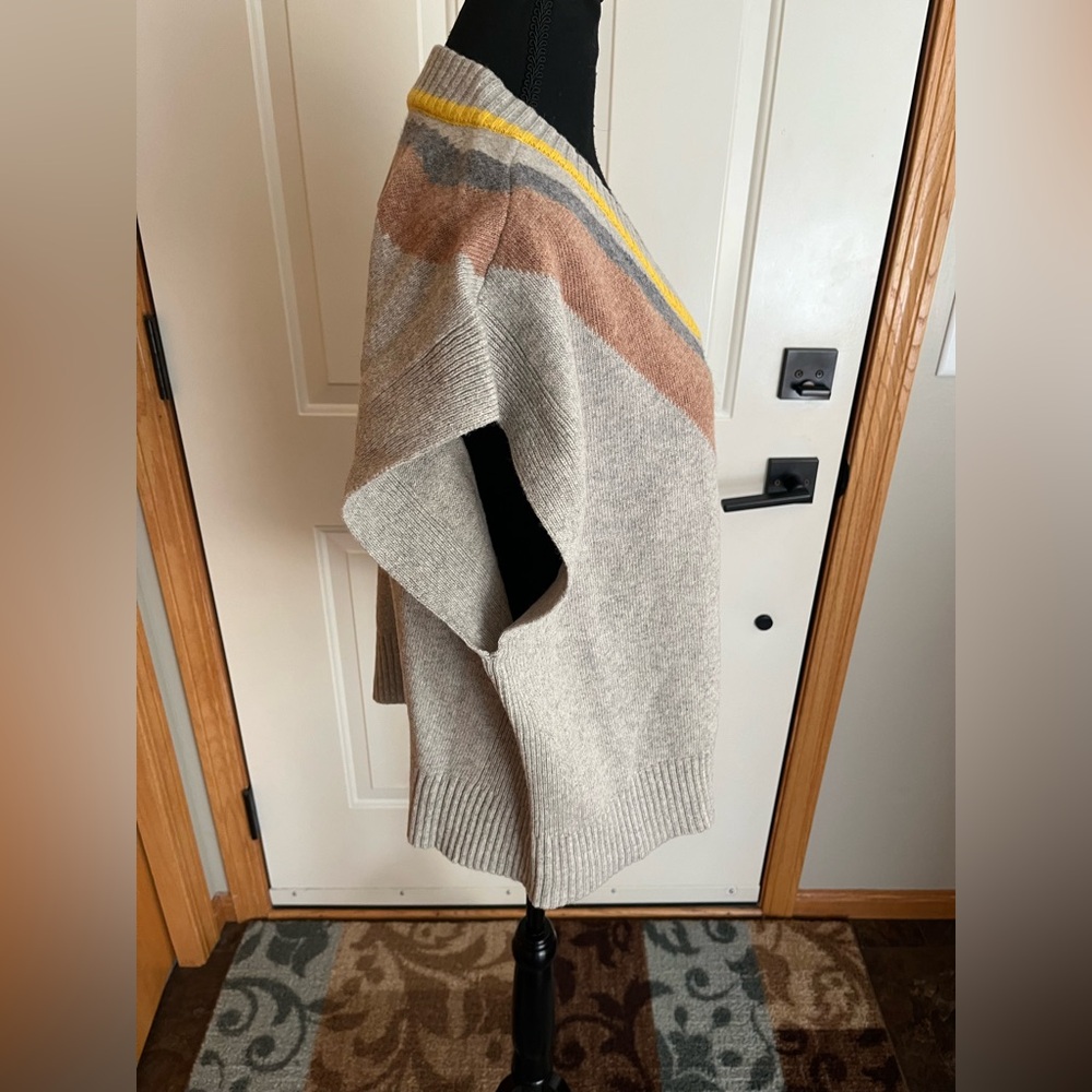 New Fate women’s gray 80% wool v neck chevron oversized sweater vest. Size small - Picture 2 of 14